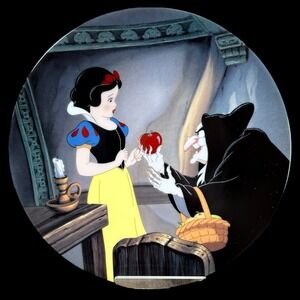 Disney Snow White "The Poison Apple" Knowles Collector Plate COA